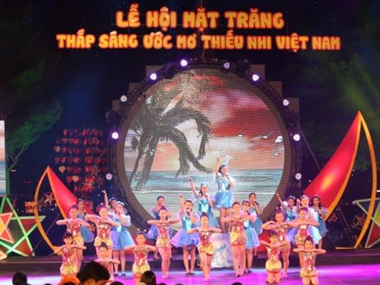 អនុប្រធានរដ្ឋលោកស្រី Dang Thi Ngoc Thinh អញើញចូលរួម“ពីធីបុណ្យសែនព្រះច័ន្ទ- បំពេញក្តីសុបិនរបស់កុមារ"
